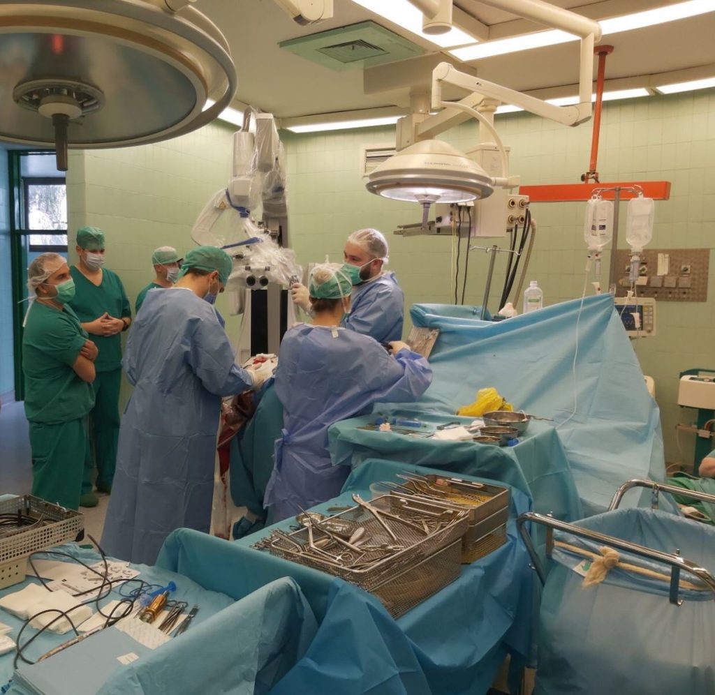 KCUS - najsavremeniji operativni mikroskop Kinevo 900-